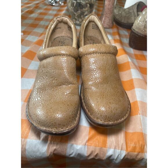 BOC Born Concept Womens Tan Pebbled Leather Round Toe Slip On Clogs Size 8M - Picture 13 of 14